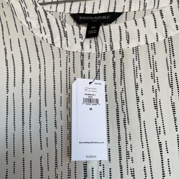 Banana Republic White Patterned Blouse NWT NEVER WORN! - Picture 2 of 2